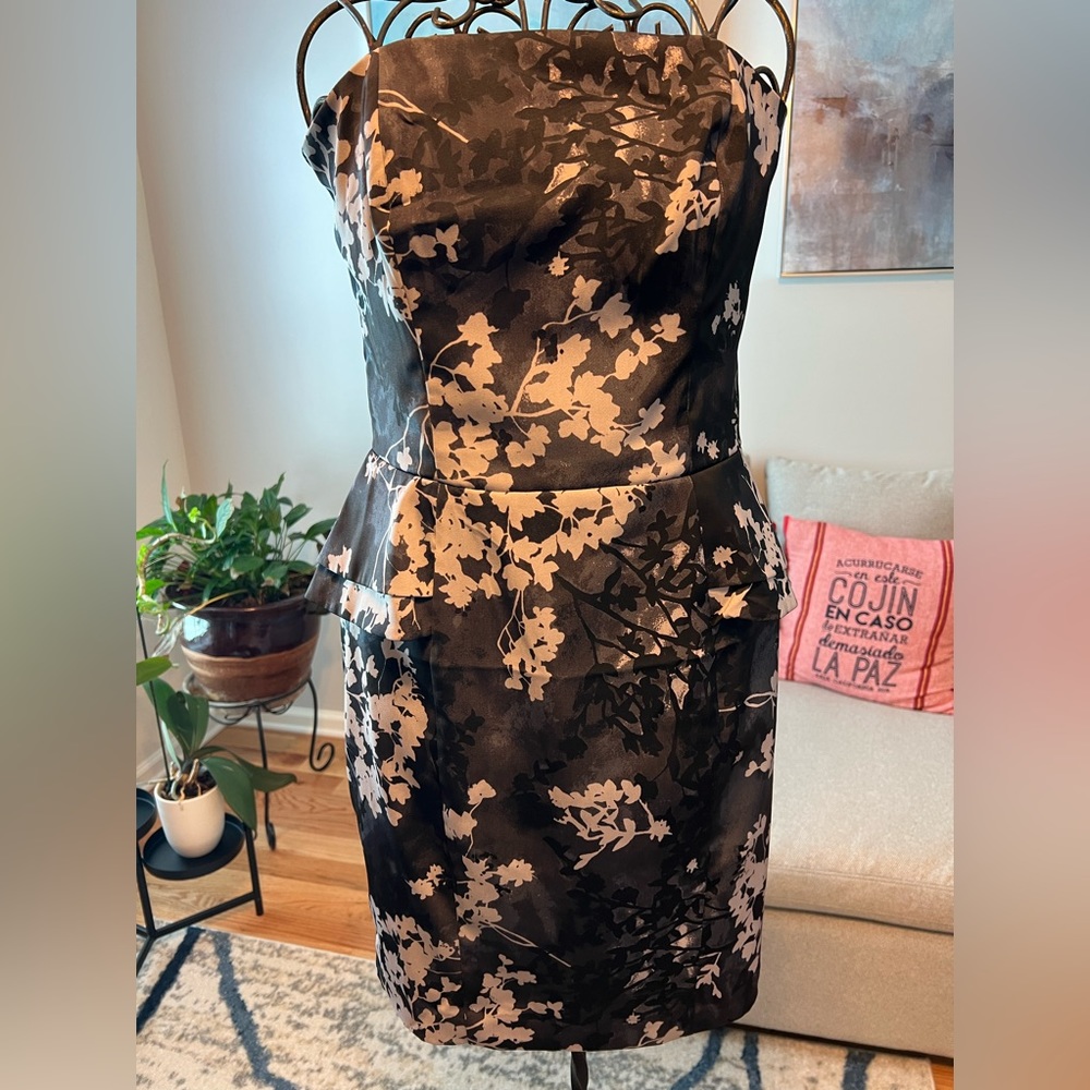 Peplum strapless dress.